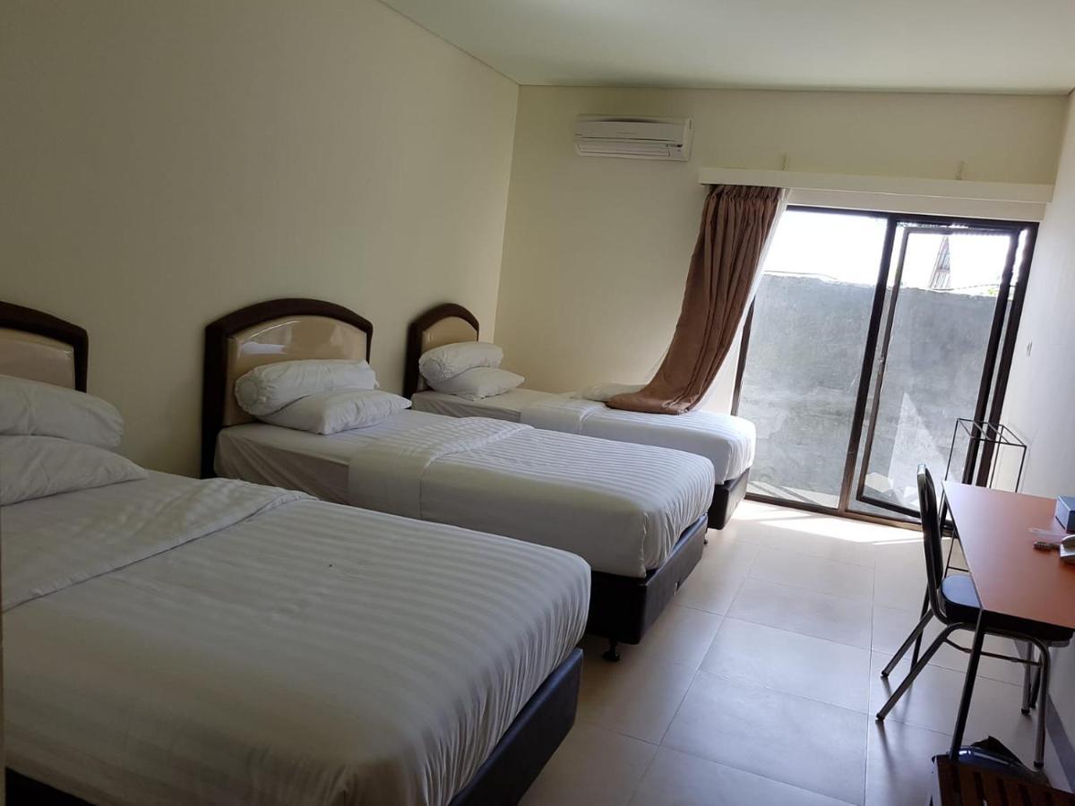Hotel Larensia Labuan Bajo Extérieur photo