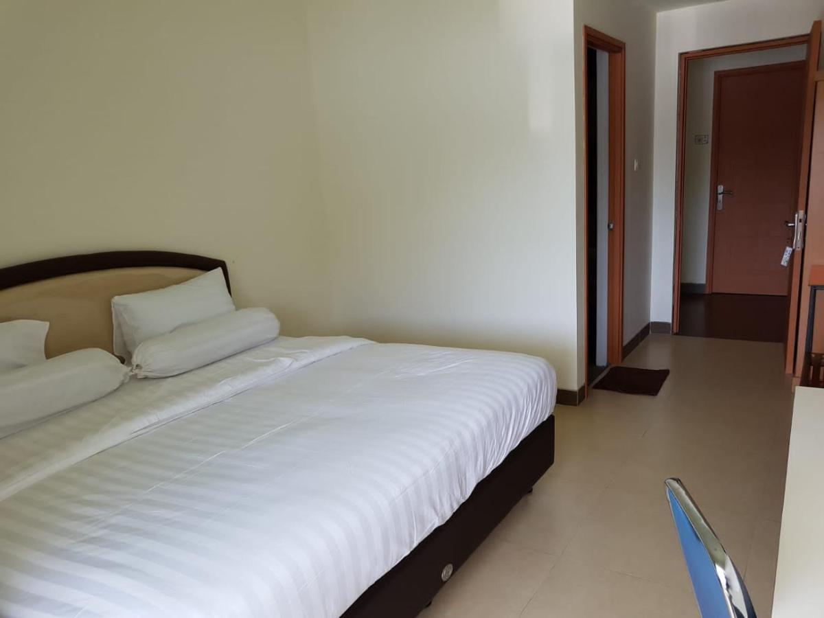 Hotel Larensia Labuan Bajo Extérieur photo