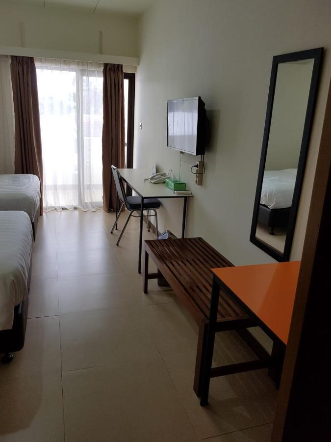 Hotel Larensia Labuan Bajo Extérieur photo