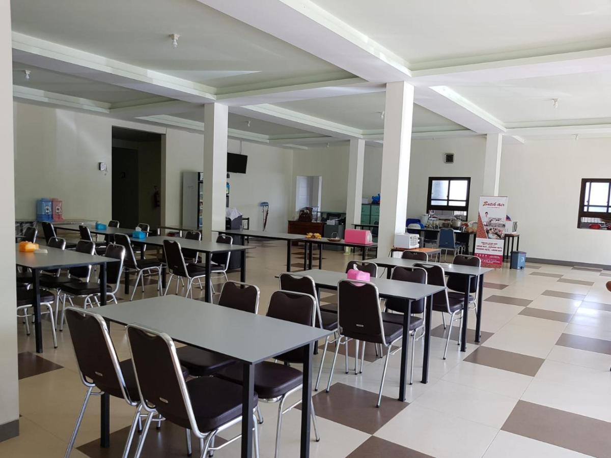 Hotel Larensia Labuan Bajo Extérieur photo
