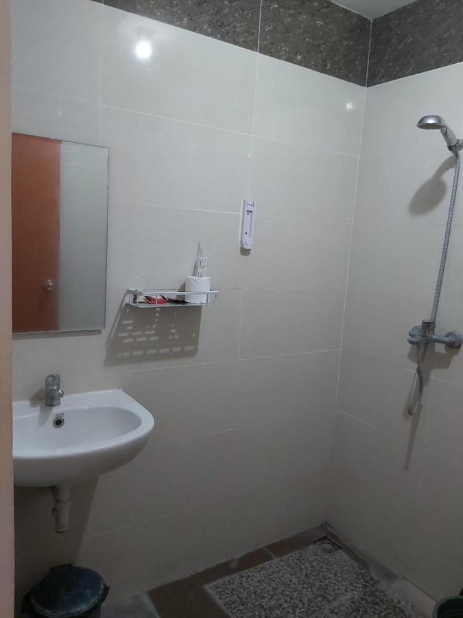 Hotel Larensia Labuan Bajo Chambre photo
