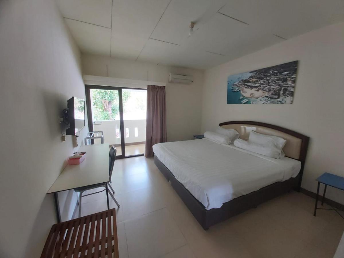 Hotel Larensia Labuan Bajo Extérieur photo