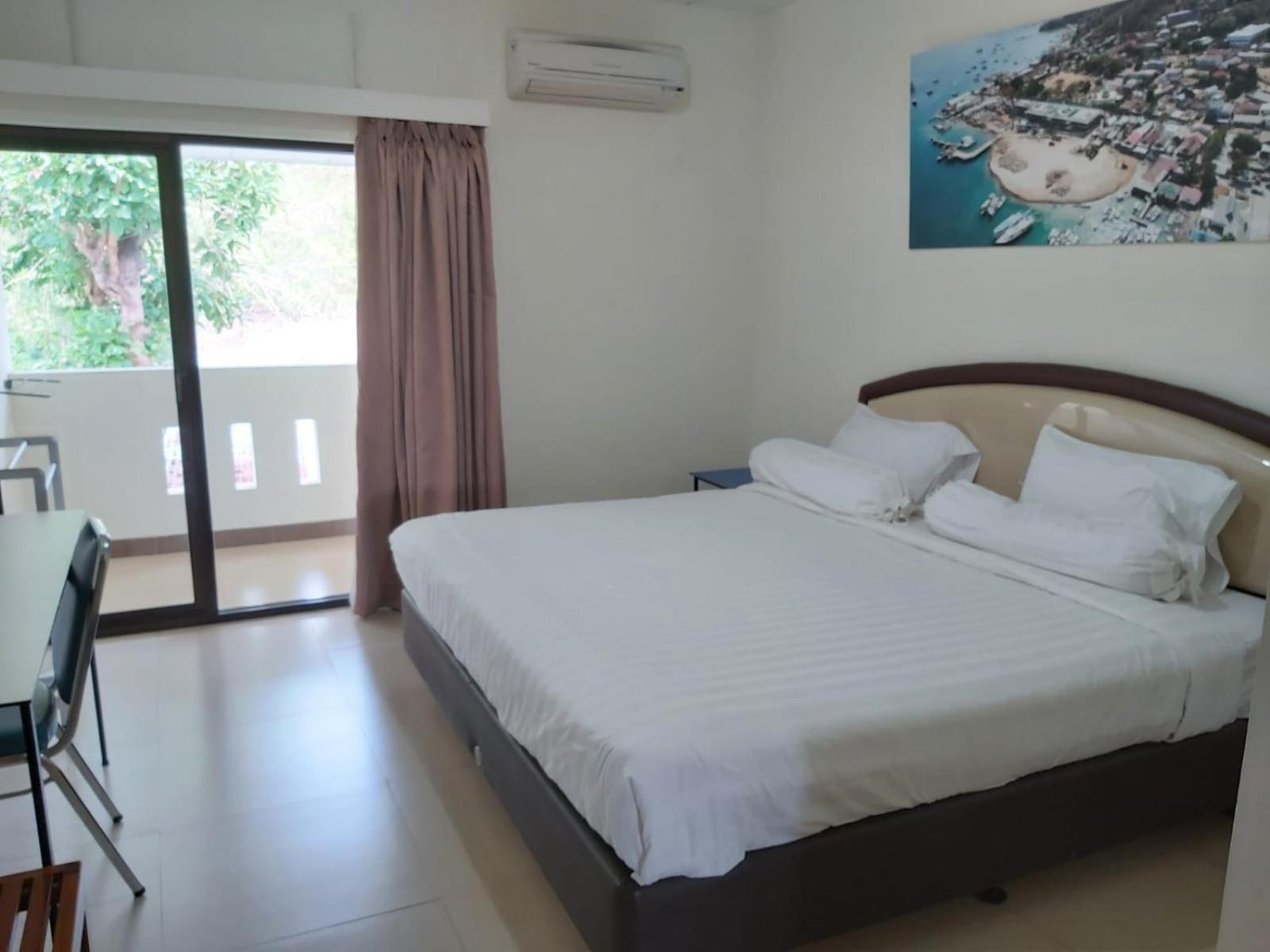 Hotel Larensia Labuan Bajo Chambre photo